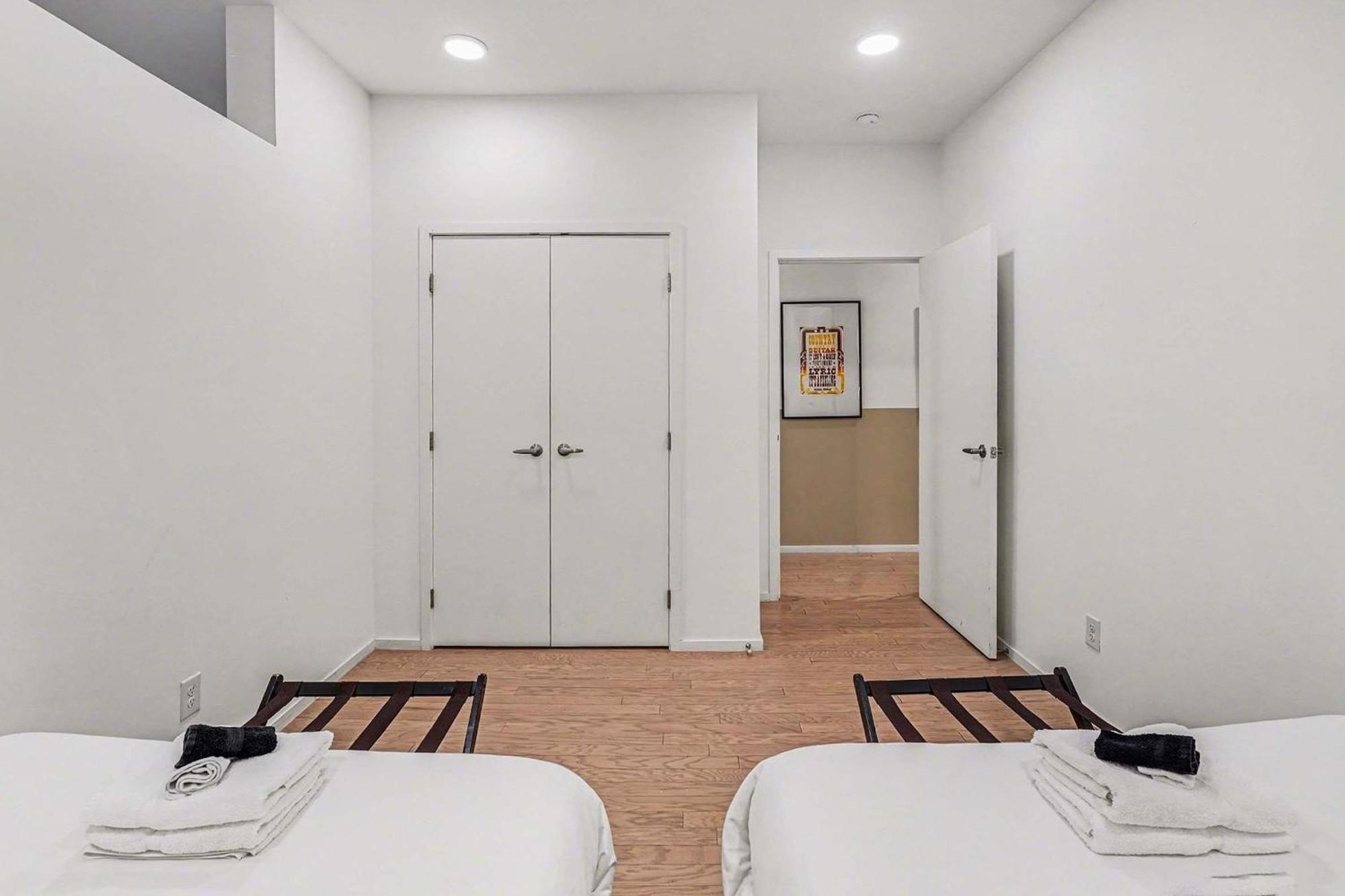 Modern 2 Bdr W River View Balcony Walk To Dt *