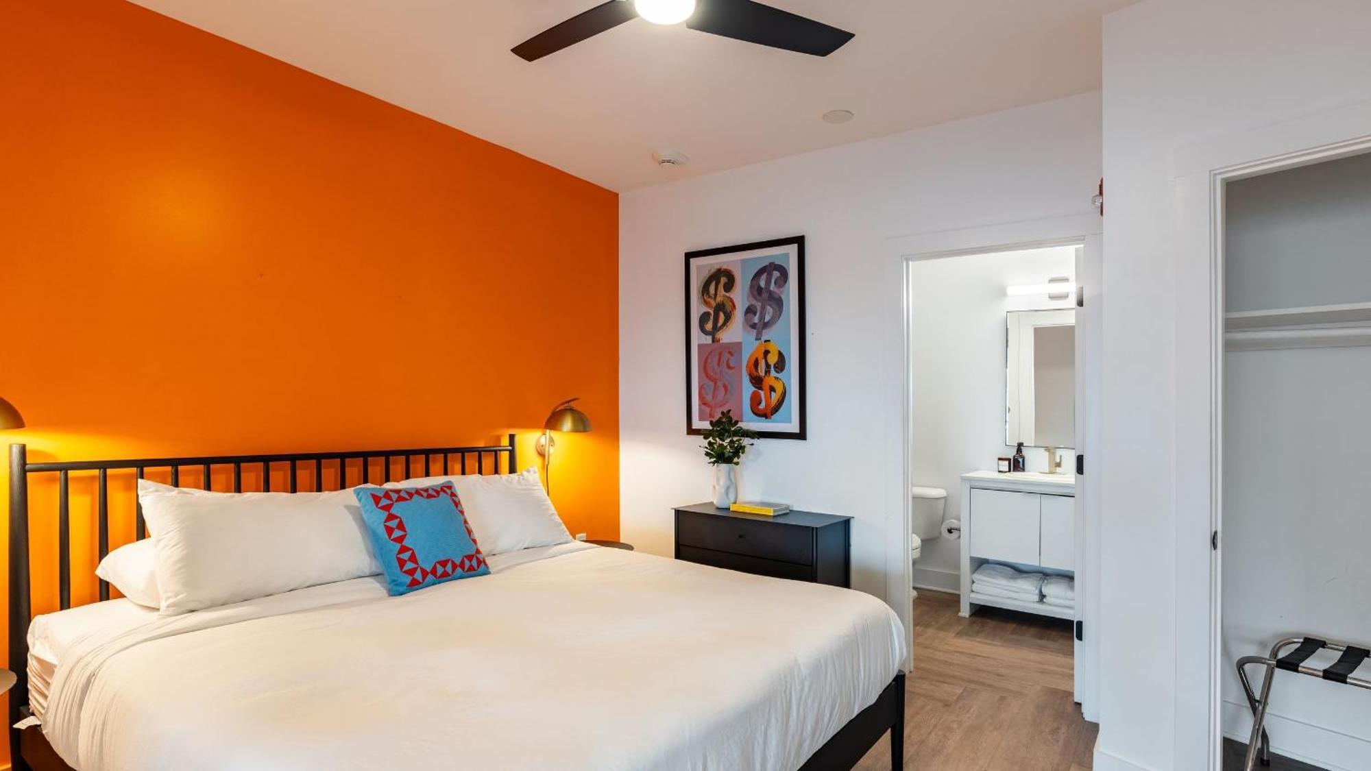 Dual Bachelor Pads W Rooftop Lounge Games Sleeps 26 5 Min To Broadway * Nashville