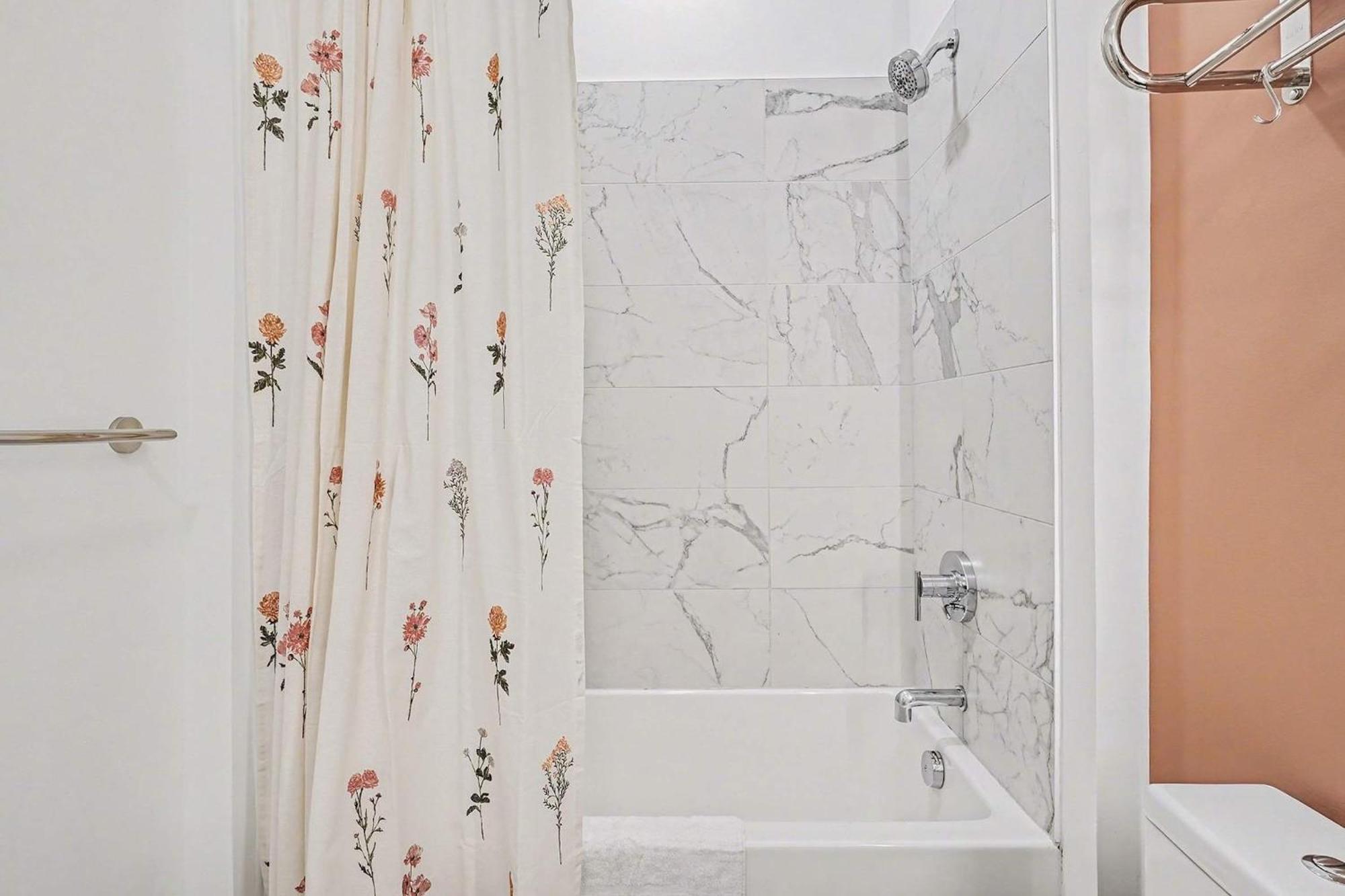 Modern 2 Bdr W River View Balcony Walk To Dt * Nashville