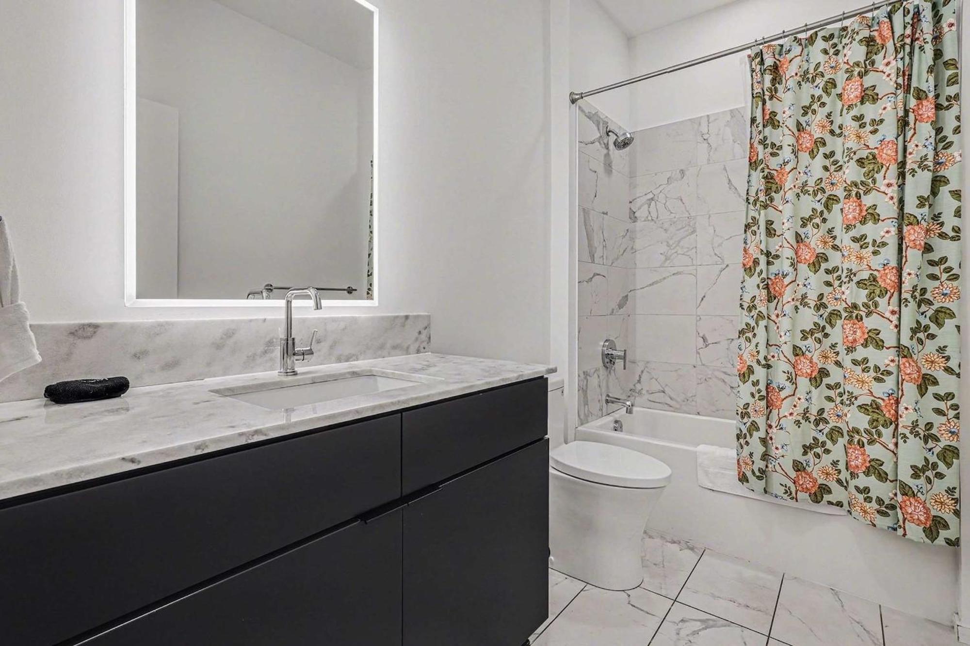 Holiday home Modern 2 Bdr W River View Balcony Walk To Dt Nashville