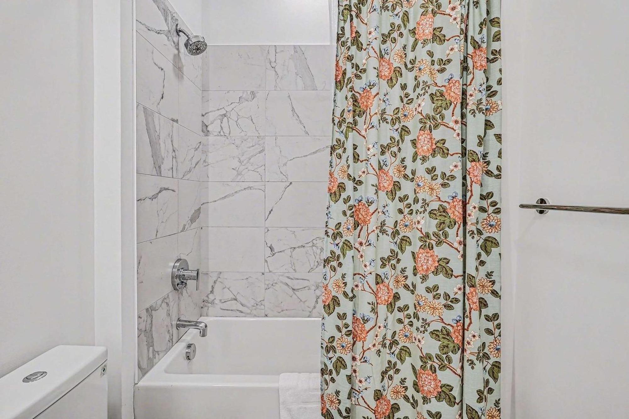 Modern 2 Bdr W River View Balcony Walk To Dt Holiday home Nashville