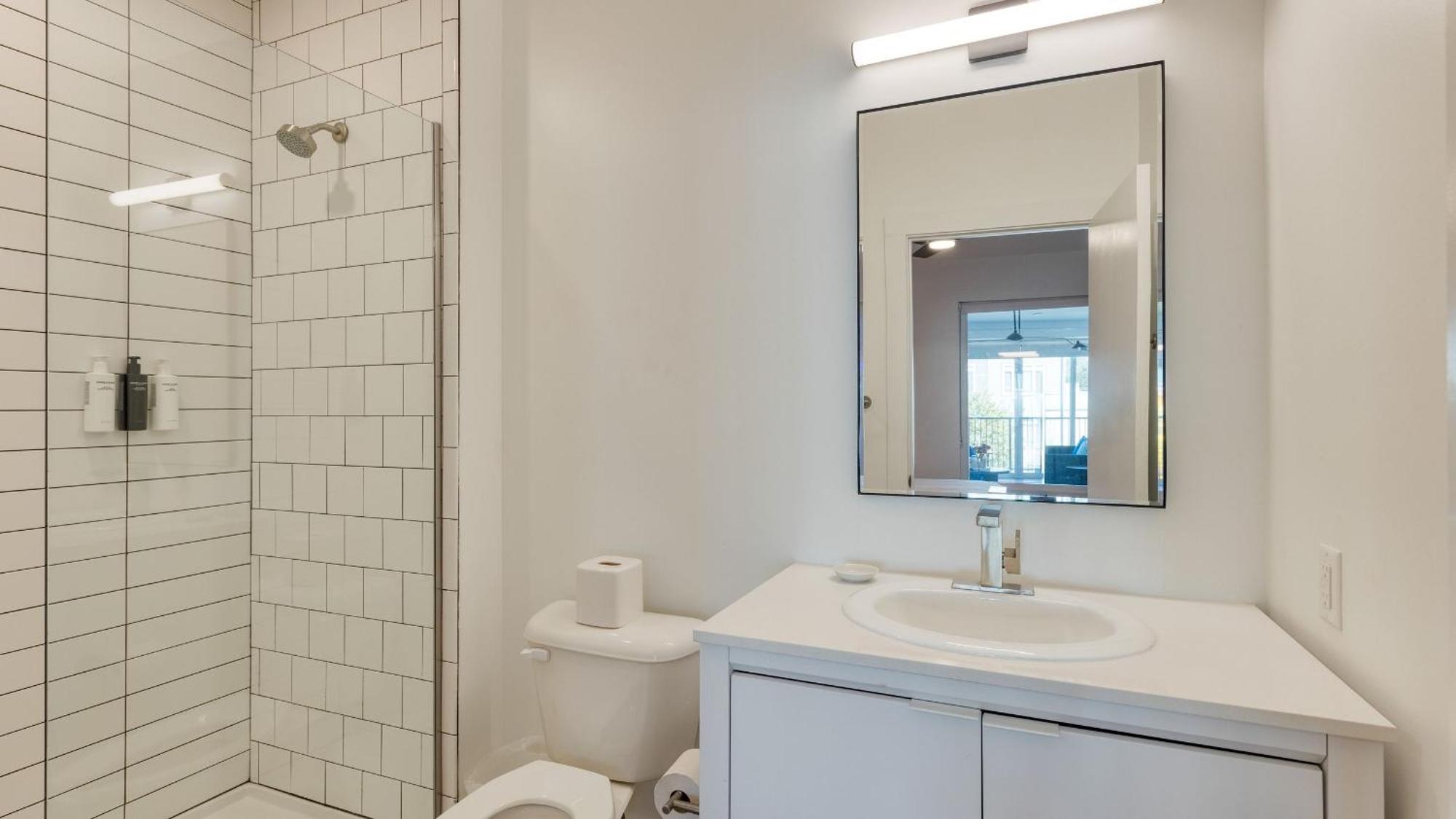 Dual Bachelor Pads W Rooftop Lounge Games Sleeps 26 5 Min To Broadway *