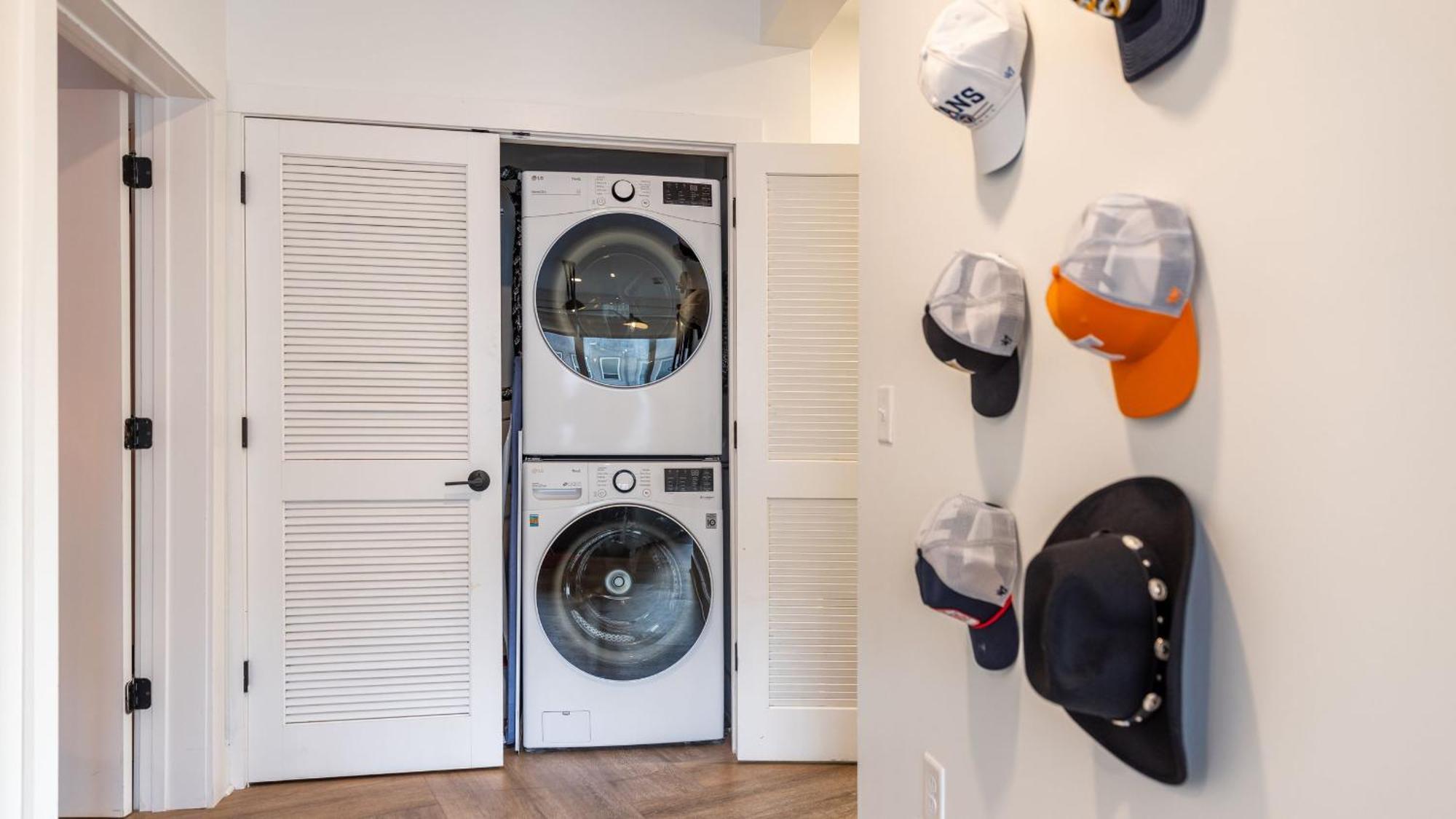 Dual Bachelor Pads W Rooftop Lounge Games Sleeps 26 5 Min To Broadway *