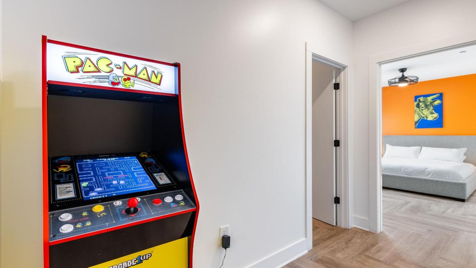 Dual Bachelor Pads W Rooftop Lounge Games Sleeps 26 5 Min To Broadway Holiday home *