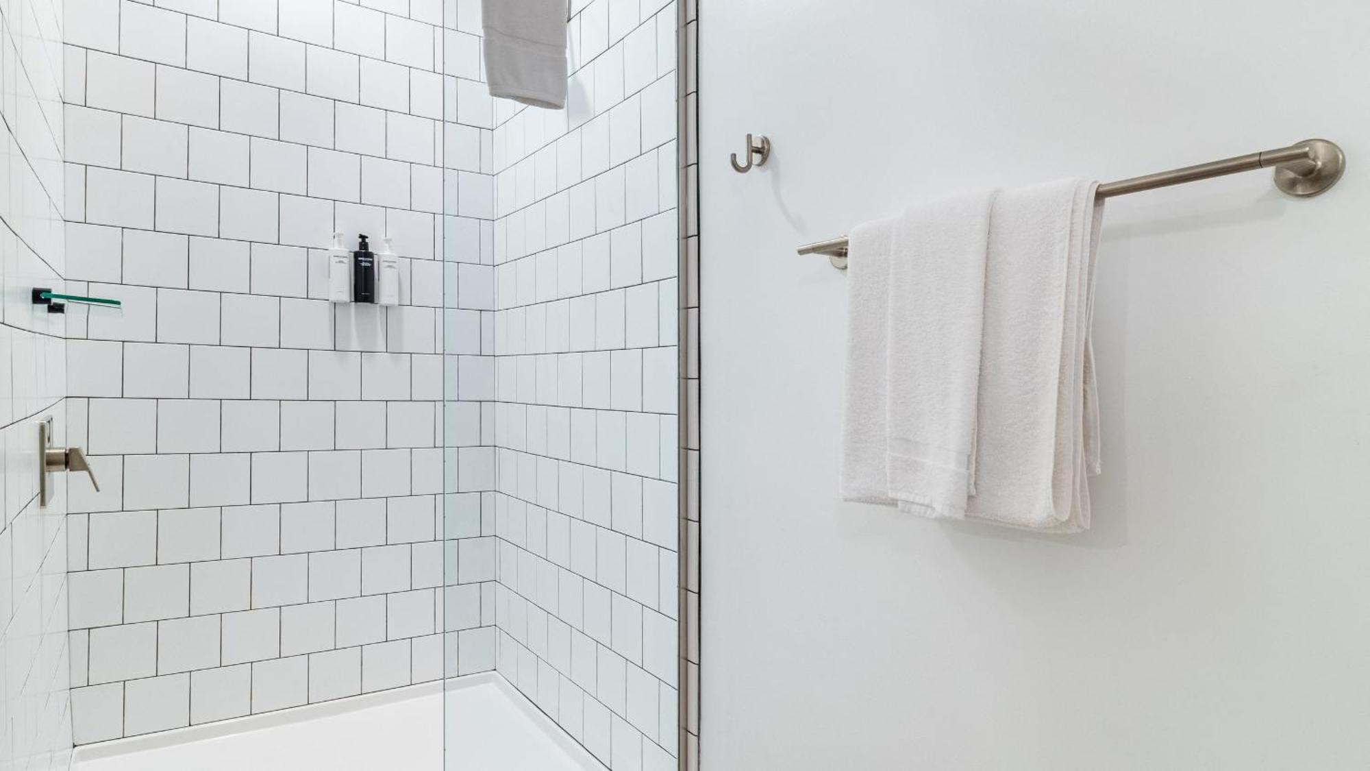 Dual Bachelor Pads W Rooftop Lounge Games Sleeps 26 5 Min To Broadway Holiday home