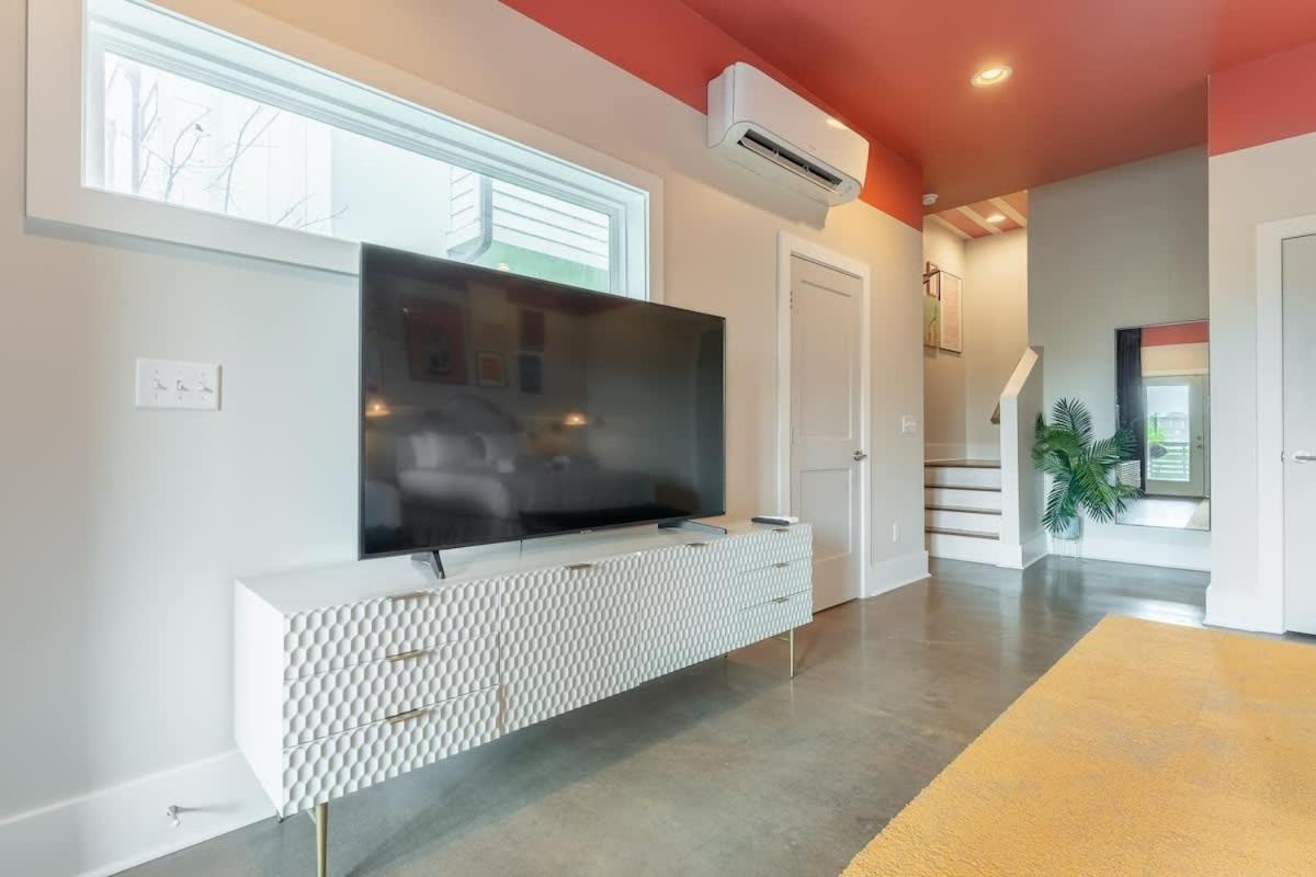 Ladies Lounge By Local