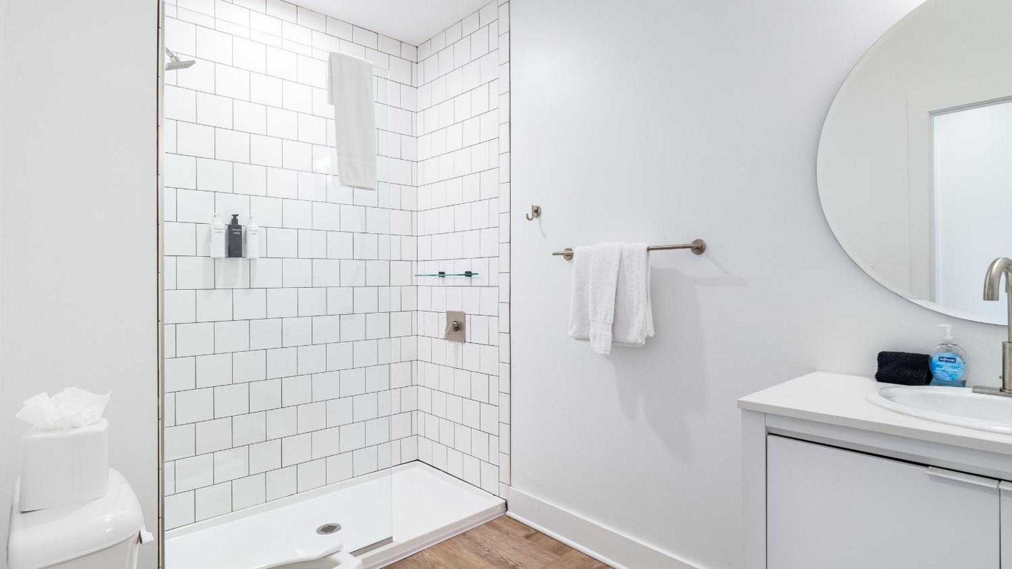 Dual Bachelor Pads W Rooftop Lounge Games Sleeps 26 5 Min To Broadway * Nashville