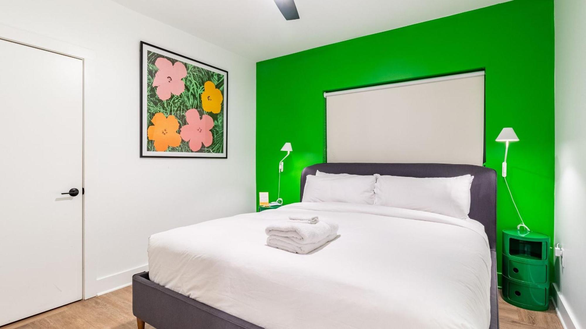 Dual Bachelor Pads W Rooftop Lounge Games Sleeps 26 5 Min To Broadway Holiday home Nashville