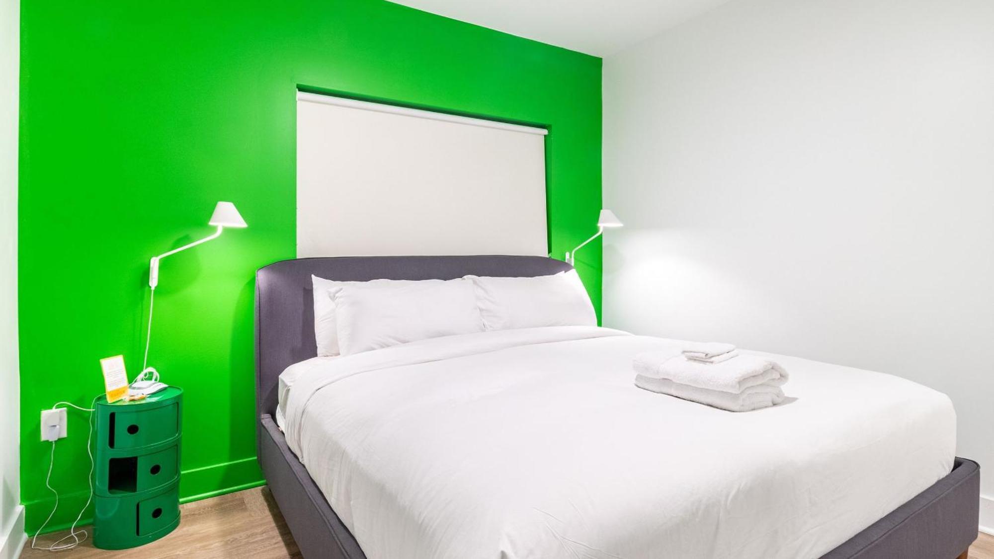 Holiday home Dual Bachelor Pads W Rooftop Lounge Games Sleeps 26 5 Min To Broadway Nashville