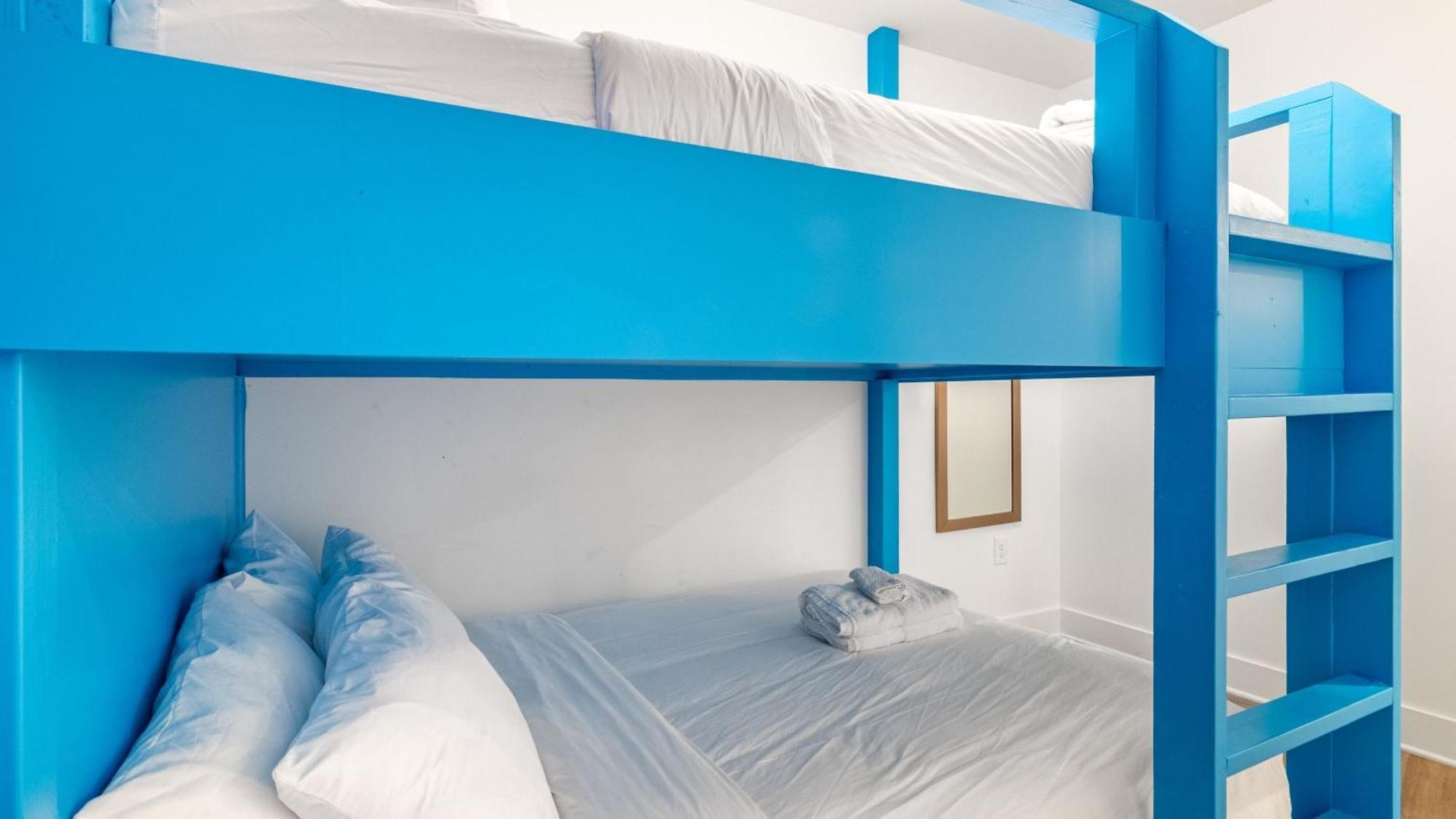 Dual Bachelor Pads W Rooftop Lounge Games Sleeps 26 5 Min To Broadway * Nashville