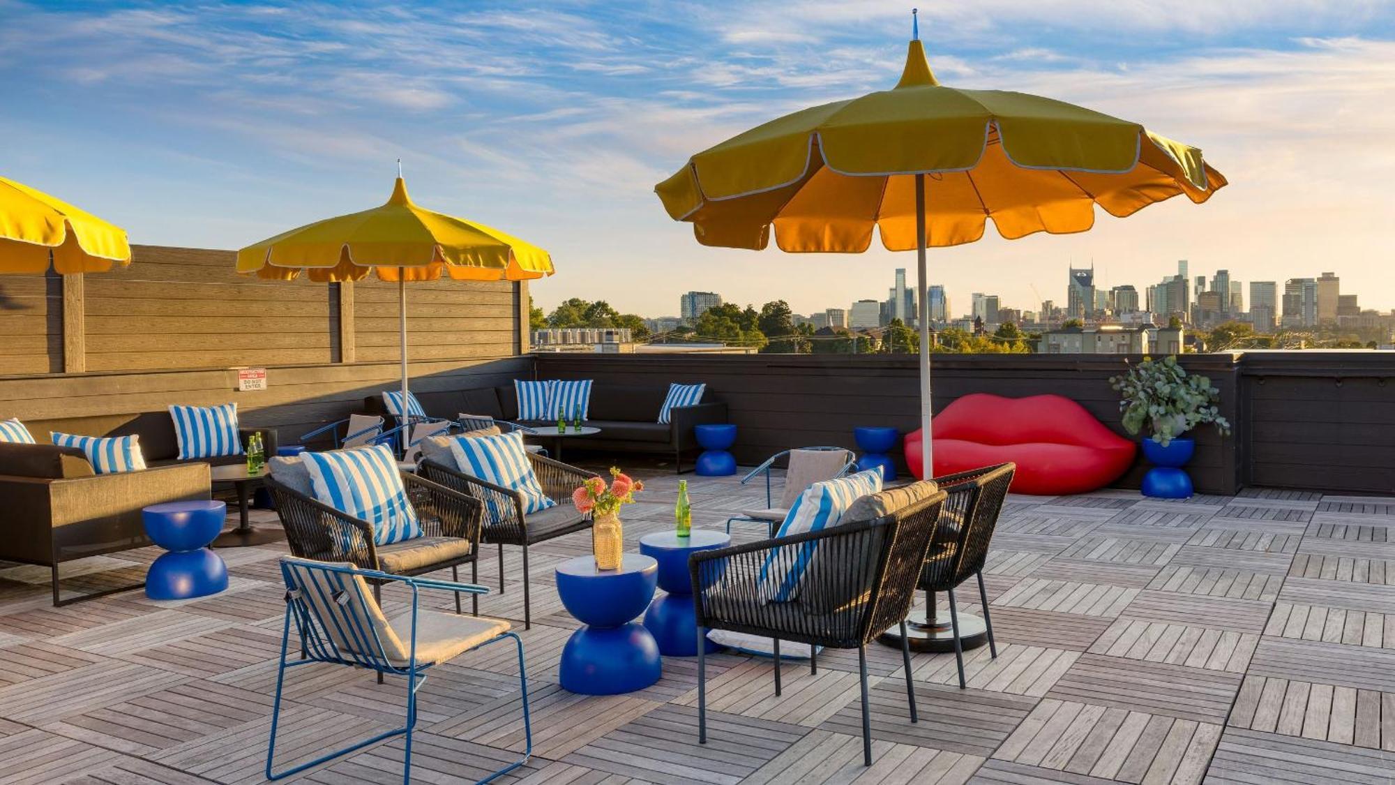 Dual Bachelor Pads W Rooftop Lounge Games Sleeps 26 5 Min To Broadway * Nashville