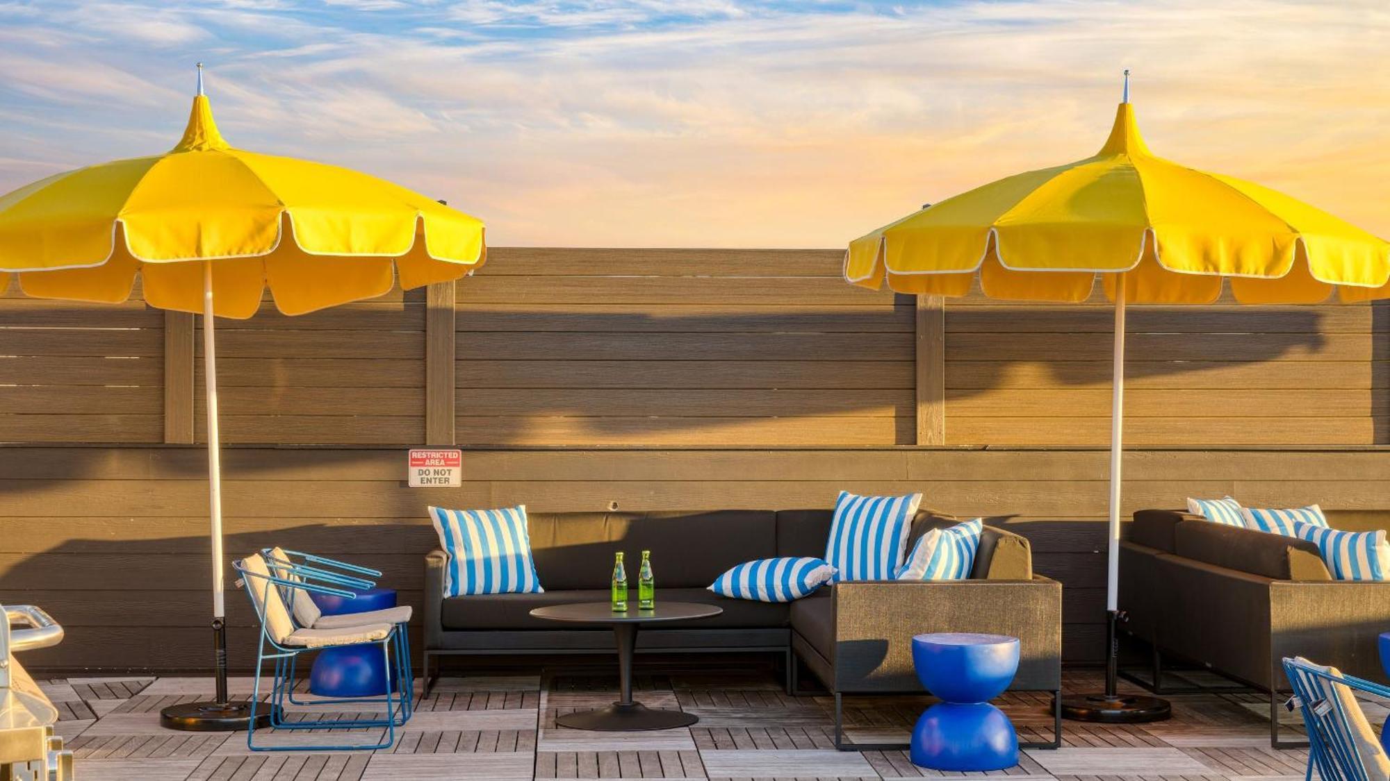 Dual Bachelor Pads W Rooftop Lounge Games Sleeps 26 5 Min To Broadway Holiday home Nashville