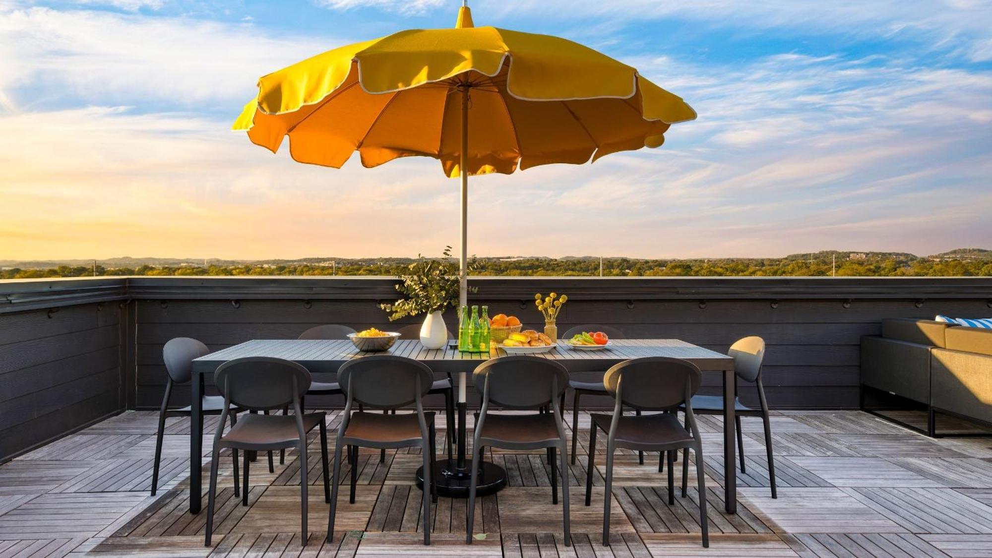 Holiday home Dual Bachelor Pads W Rooftop Lounge Games Sleeps 26 5 Min To Broadway *