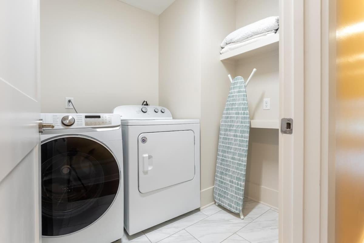 Ladies Lounge By Local * Nashville