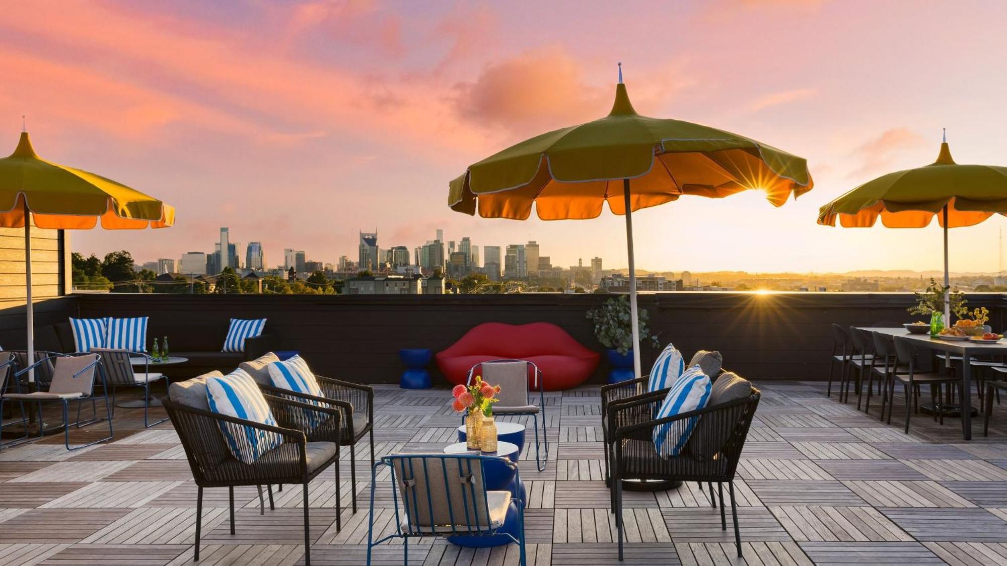 Holiday home Dual Bachelor Pads W Rooftop Lounge Games Sleeps 26 5 Min To Broadway Nashville