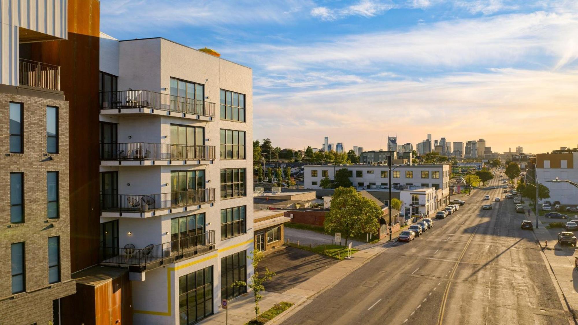 Holiday home Dual Bachelor Pads W Rooftop Lounge Games Sleeps 26 5 Min To Broadway