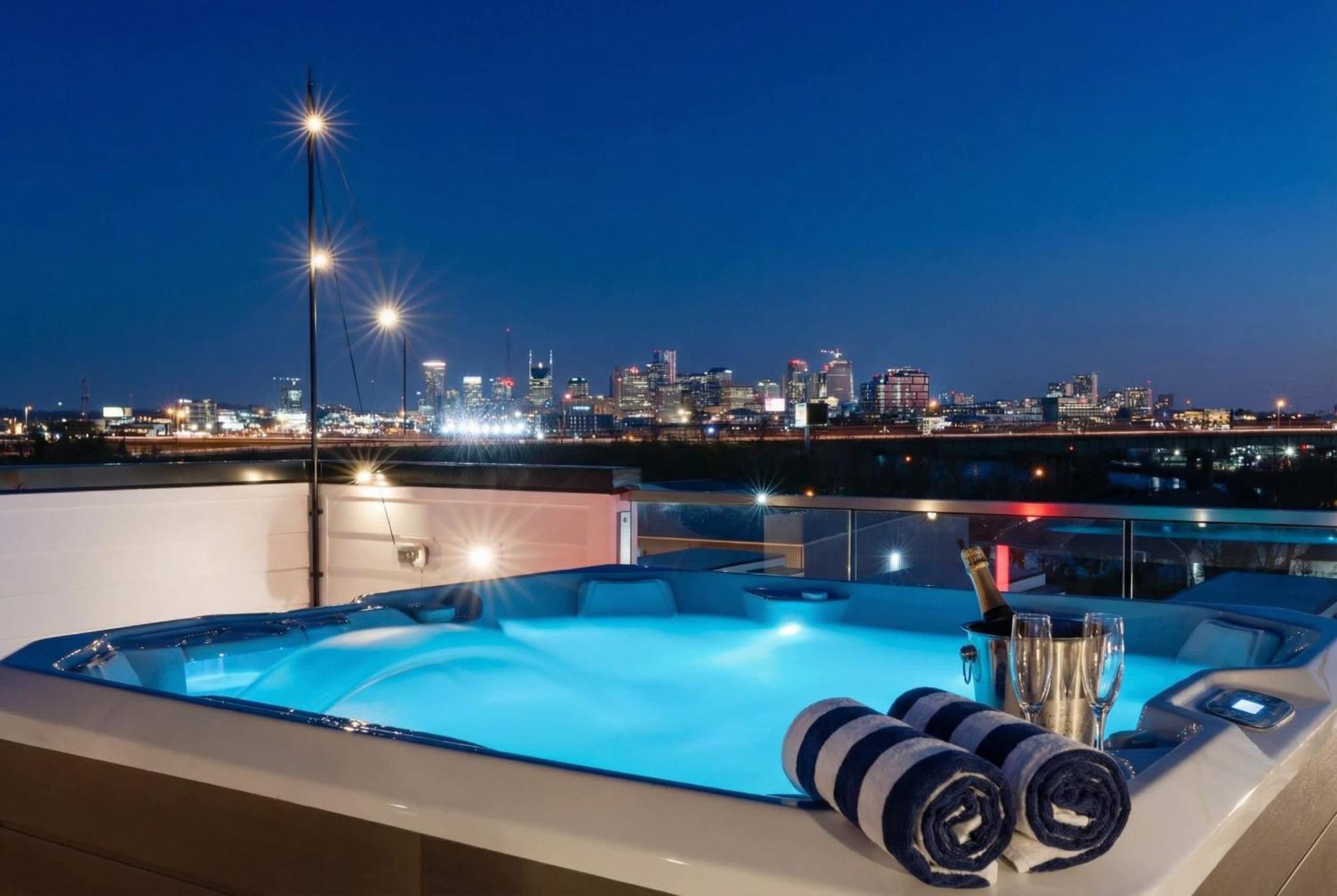 New We Roll Rooftop - Hot Tub With Views - 13 Beds Nashville
