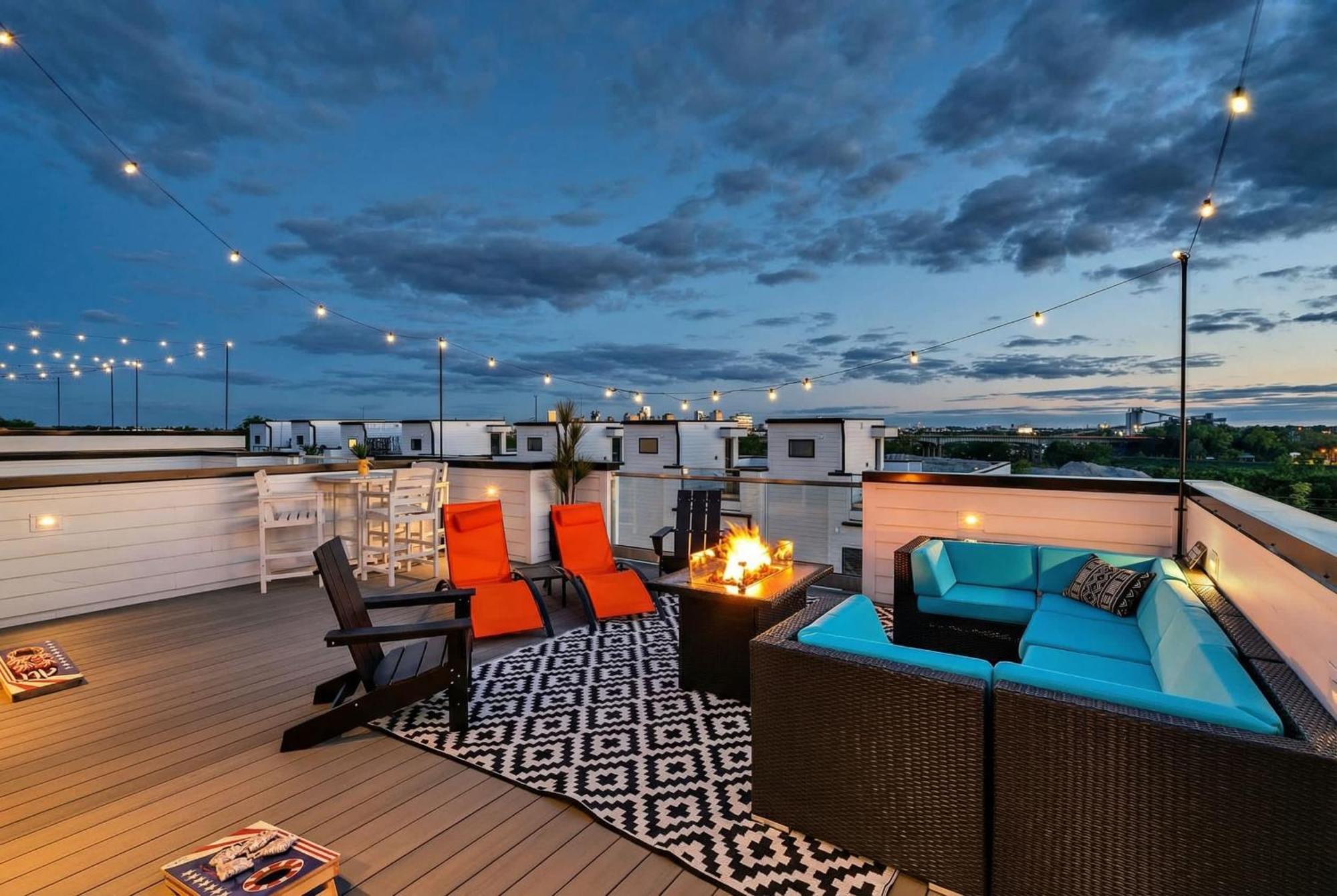New We Roll Rooftop - Hot Tub With Views - 13 Beds *