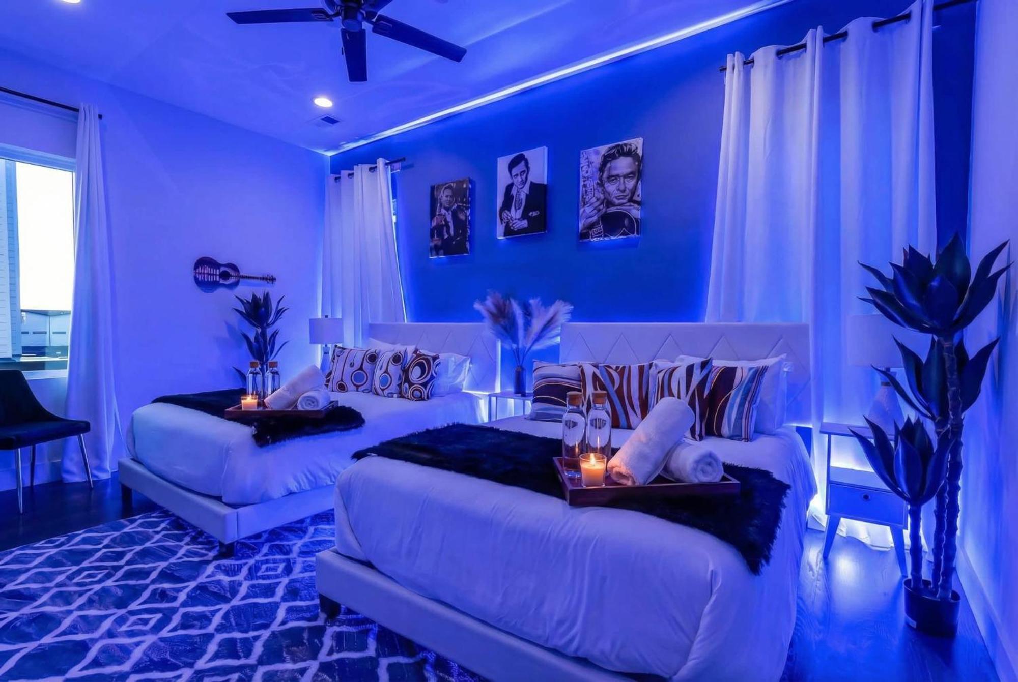 New We Roll Rooftop - Hot Tub With Views - 13 Beds