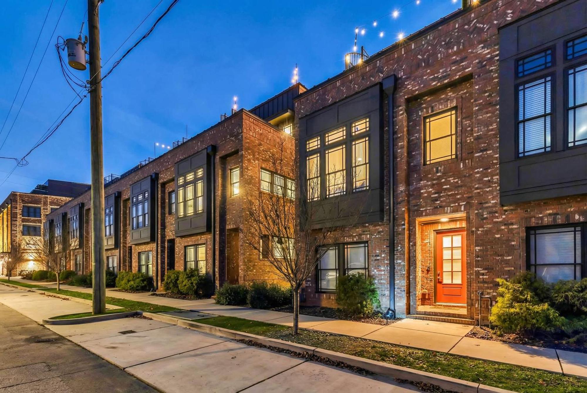 Holiday home Skyline Views With Double Rooftop Deck & Game Nashville