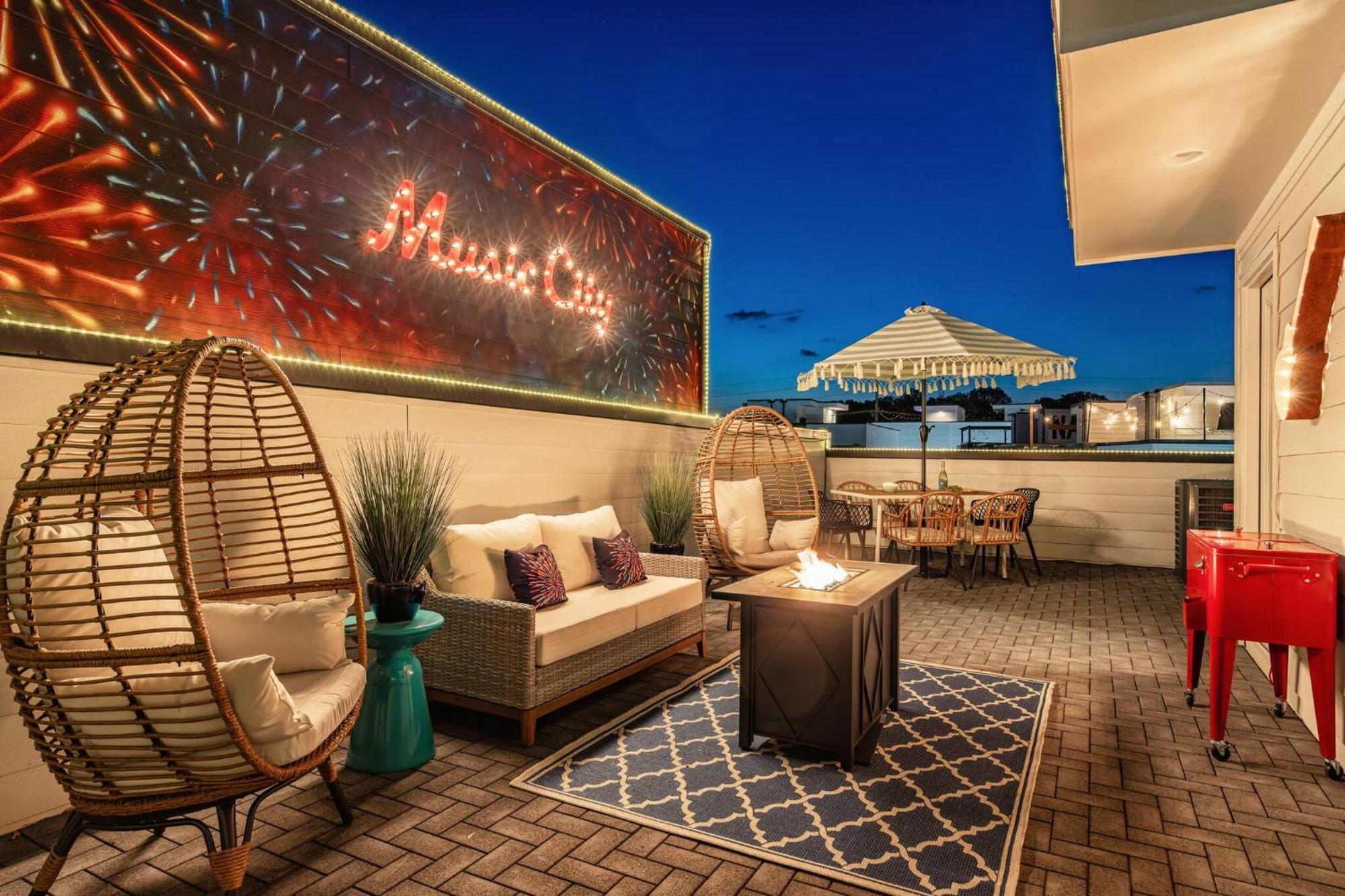 Skyline Rooftop • Game • Sonos Audio Holiday home *