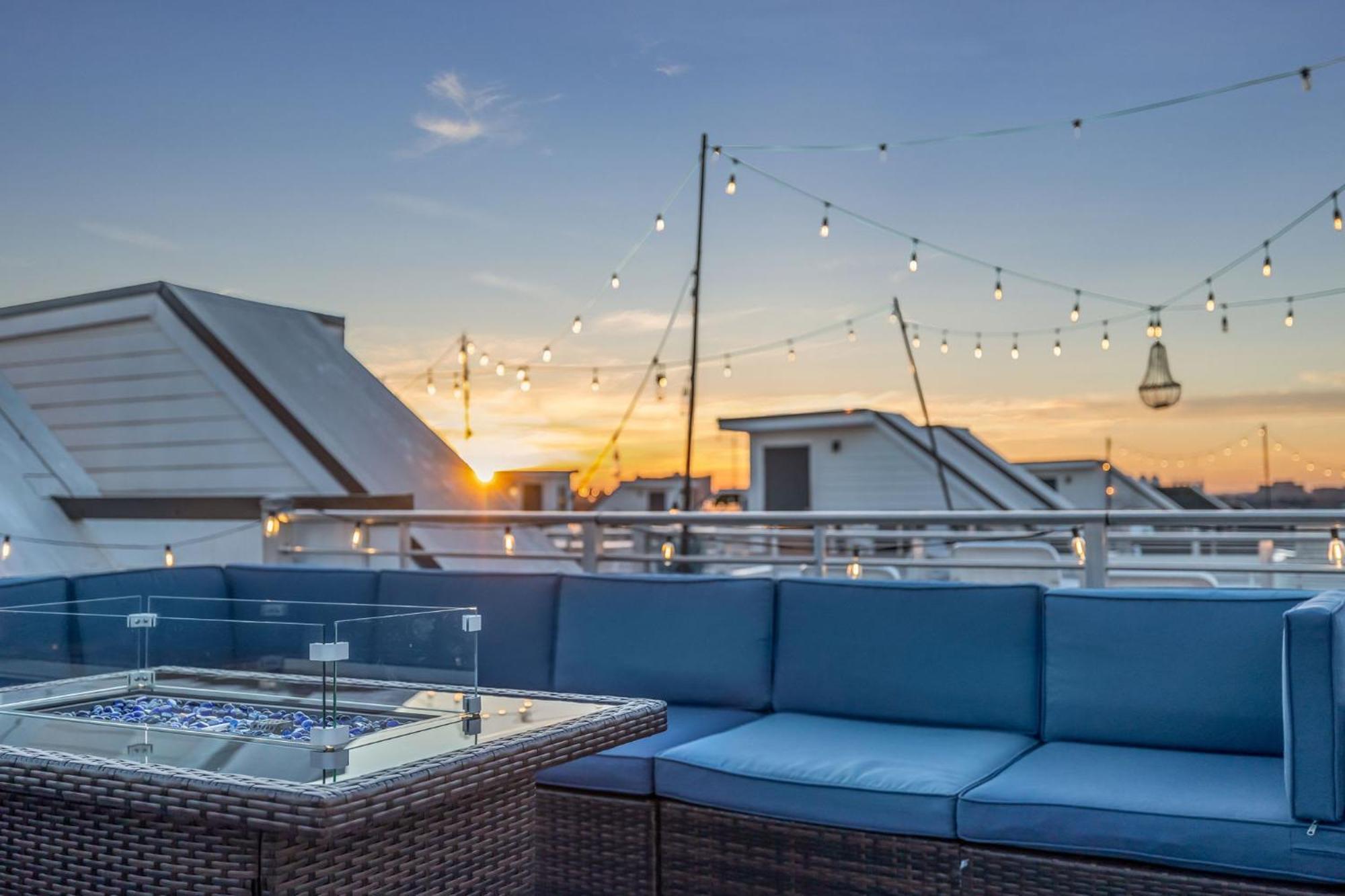 The Skyline Social - Retreat & Private Rooftop *