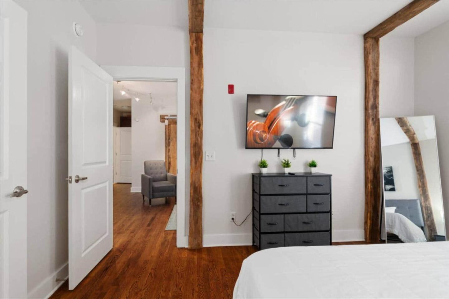 The Nook - Barn Doors & Broadway Dreams Nashville