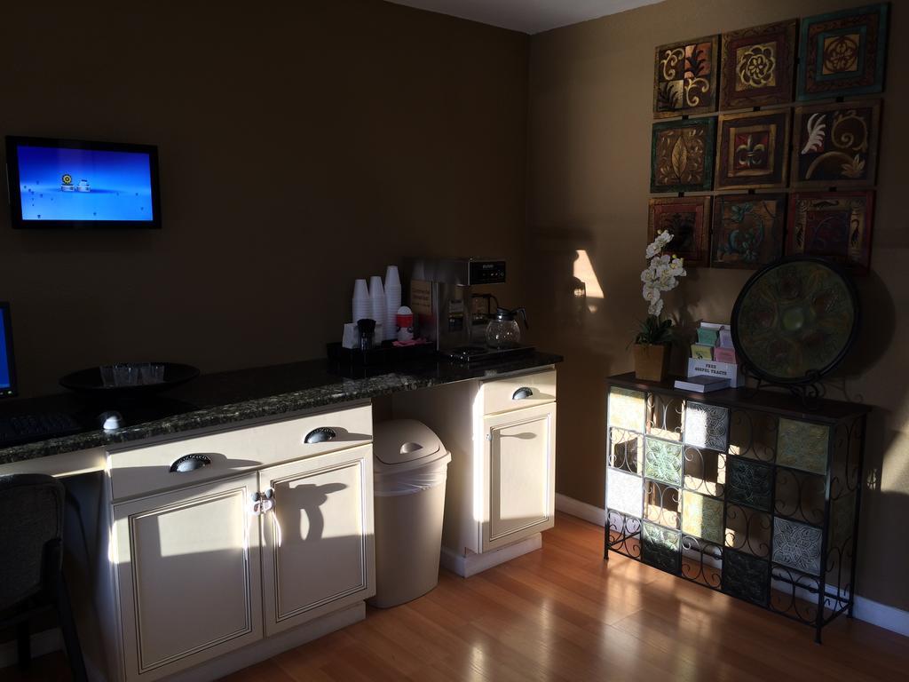 Americas Value Near Downtown Motel