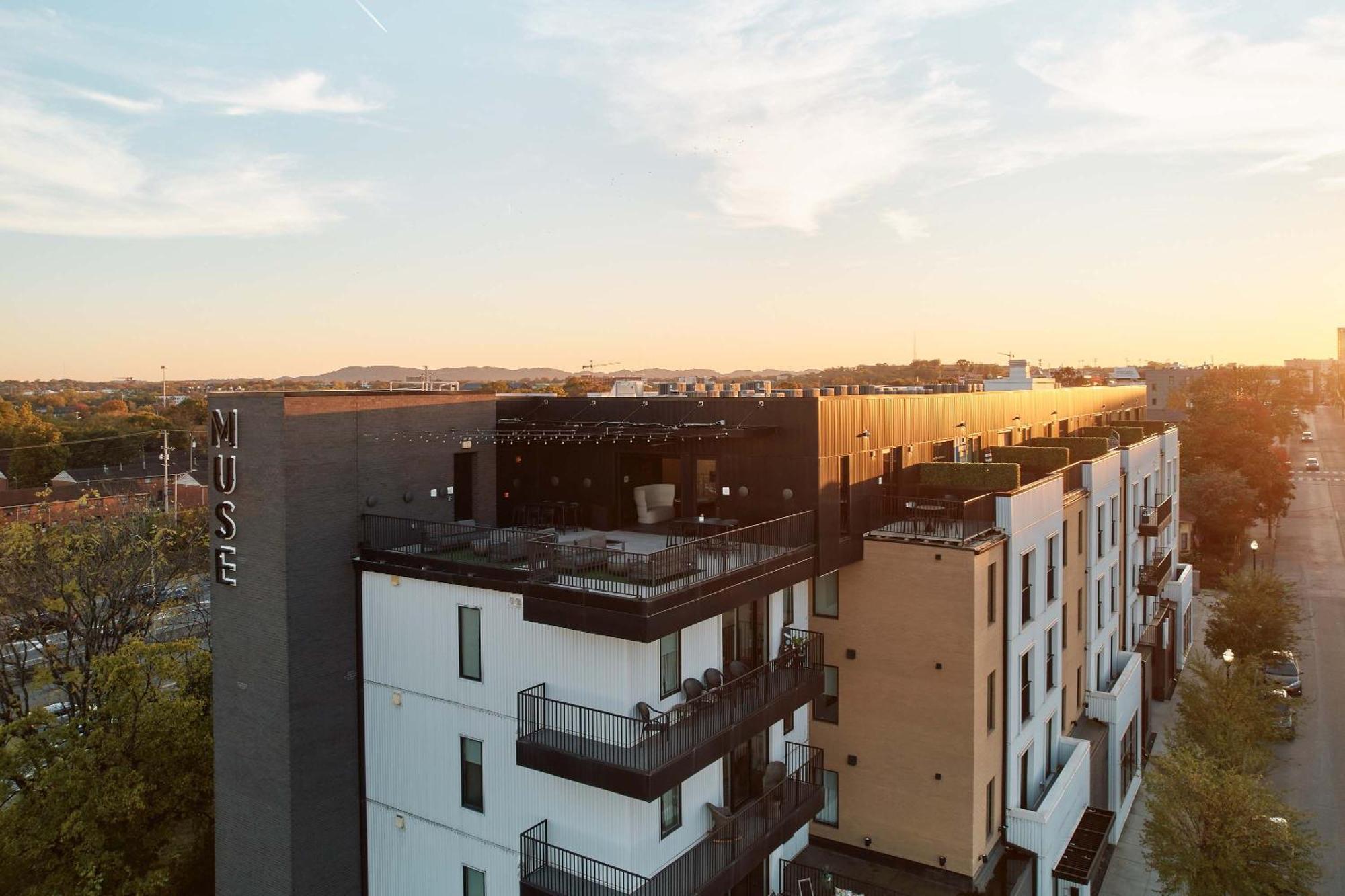 Sobro With Patio Views Rooftop + Gym Walk To Broadway Stylish Unit Community Amenities Paid Garage Parking 24 7 Hospitality