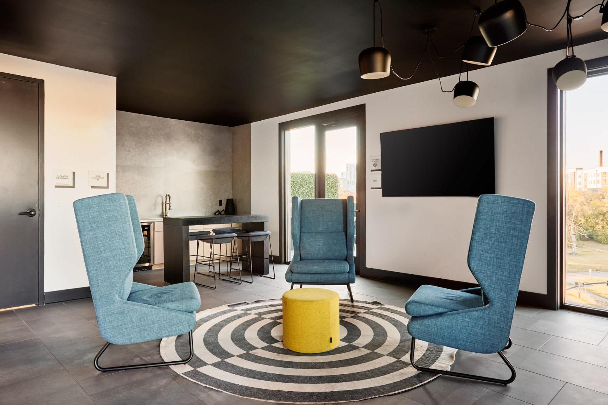 Apartment Sobro With Patio Views Rooftop + Gym Walk To Broadway Stylish Unit Community Amenities Paid Garage Parking 24 7 Hospitality
