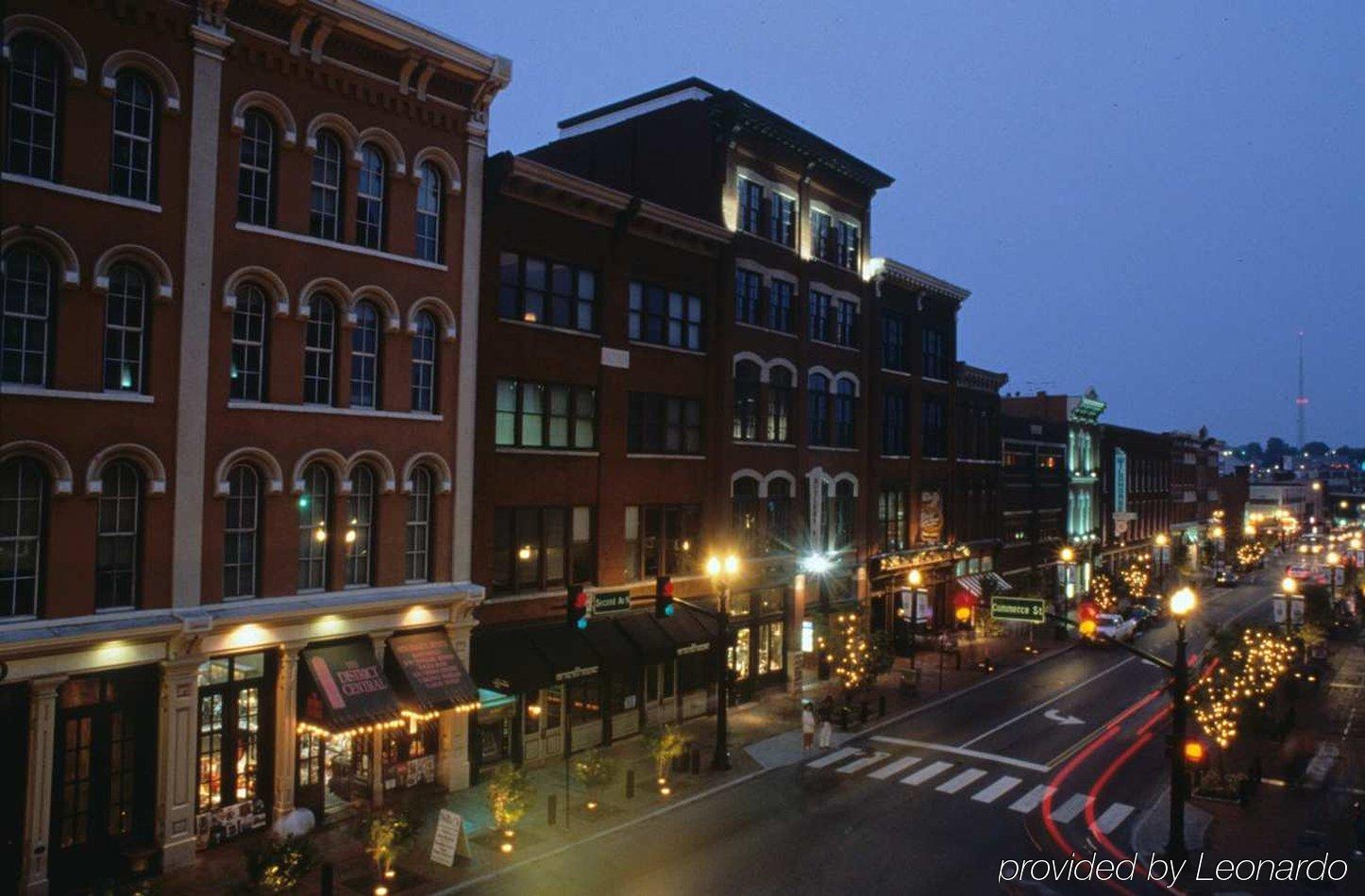 Hotel Doubletree By Hilton Airport 3*