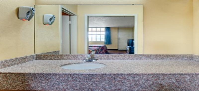 Super 8 Downtown Airport Nashville