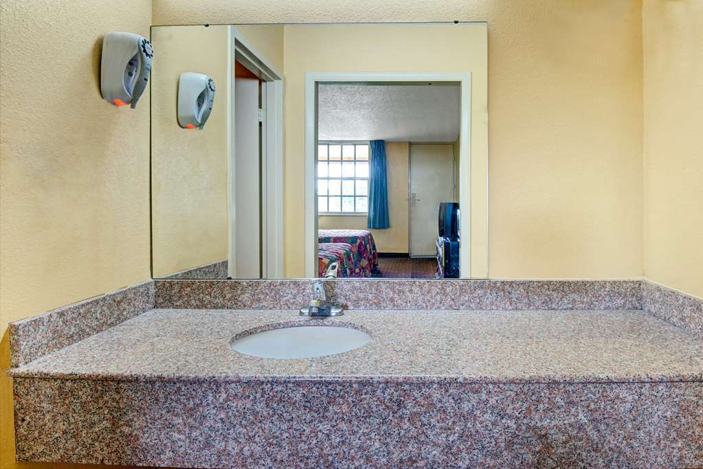 Hotel Super 8 Downtown Airport 2*