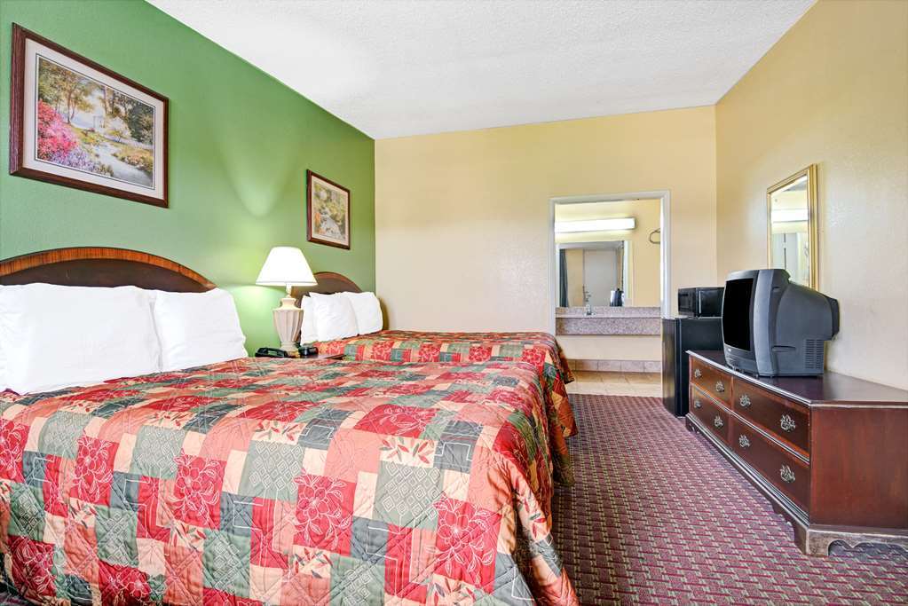 Hotel Super 8 Downtown Airport 2*