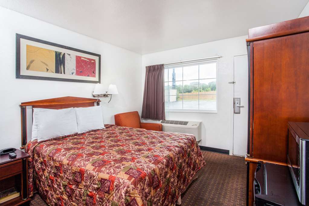Hotel Rodeway Airport South 2*
