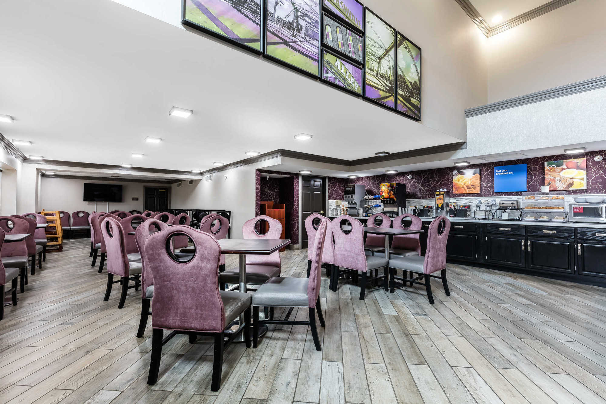 Comfort & Near Tanger Outlets I-24 Antioch Hotel