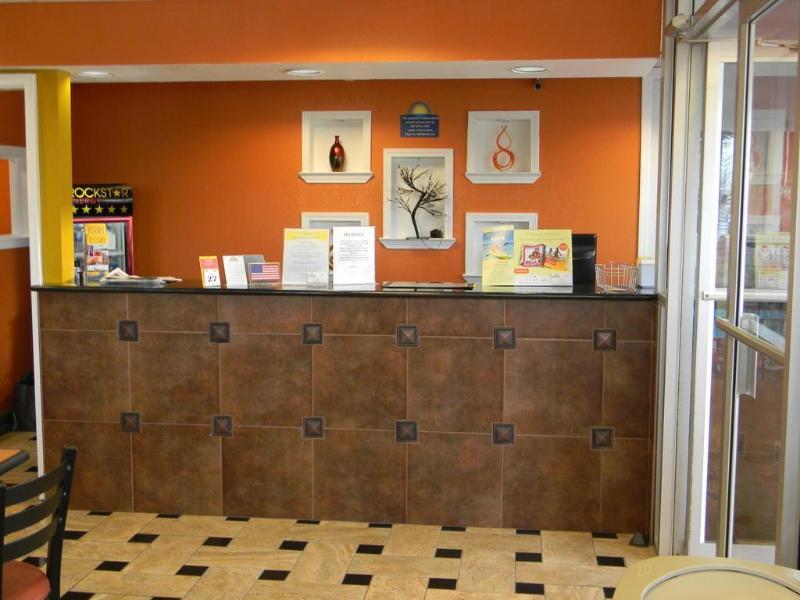 Hotel Days By Wyndham Airport East