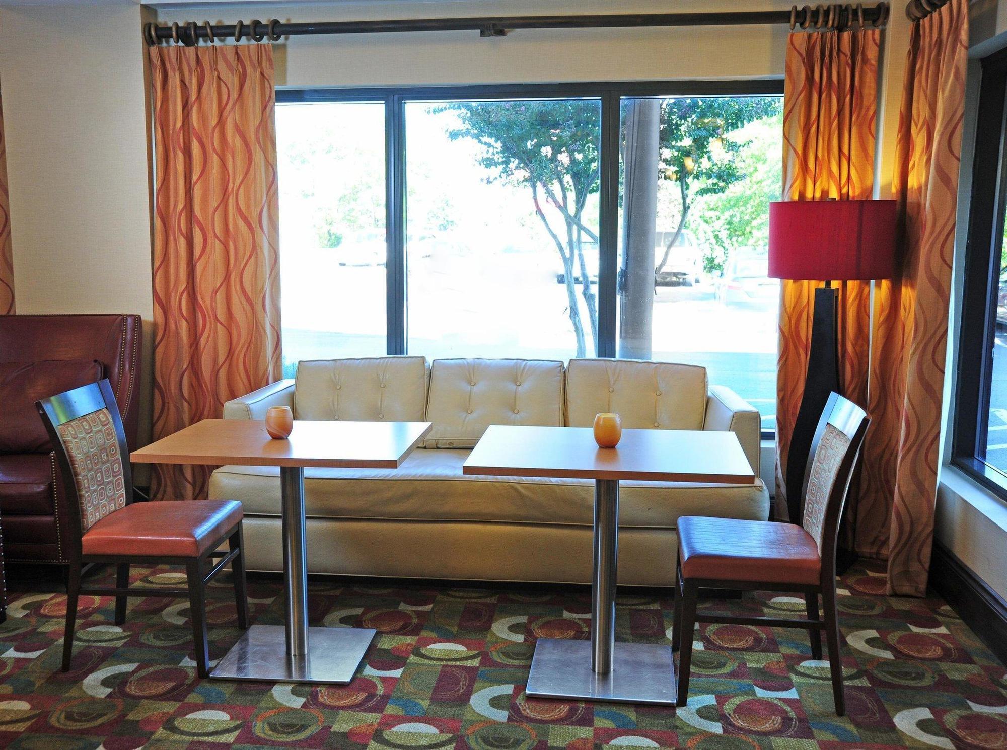 Hotel Hampton & Nashville-airport