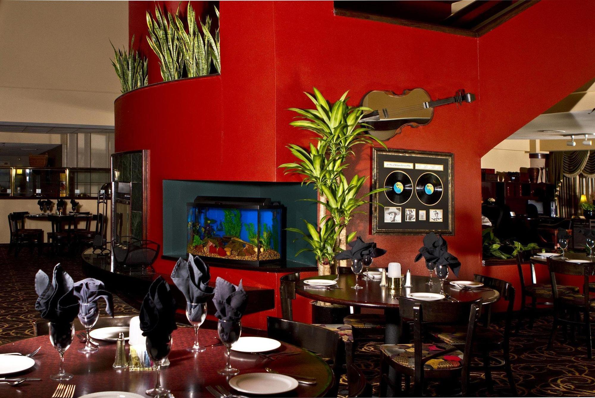 Hotel Doubletree By Hilton Airport 3*