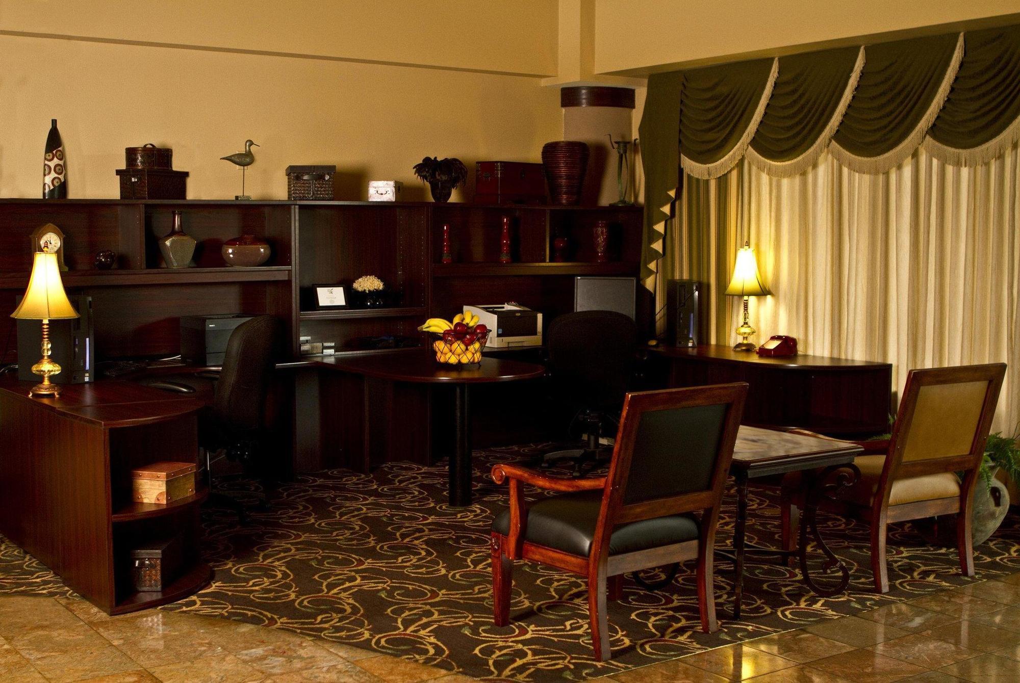 Hotel Doubletree By Hilton Airport