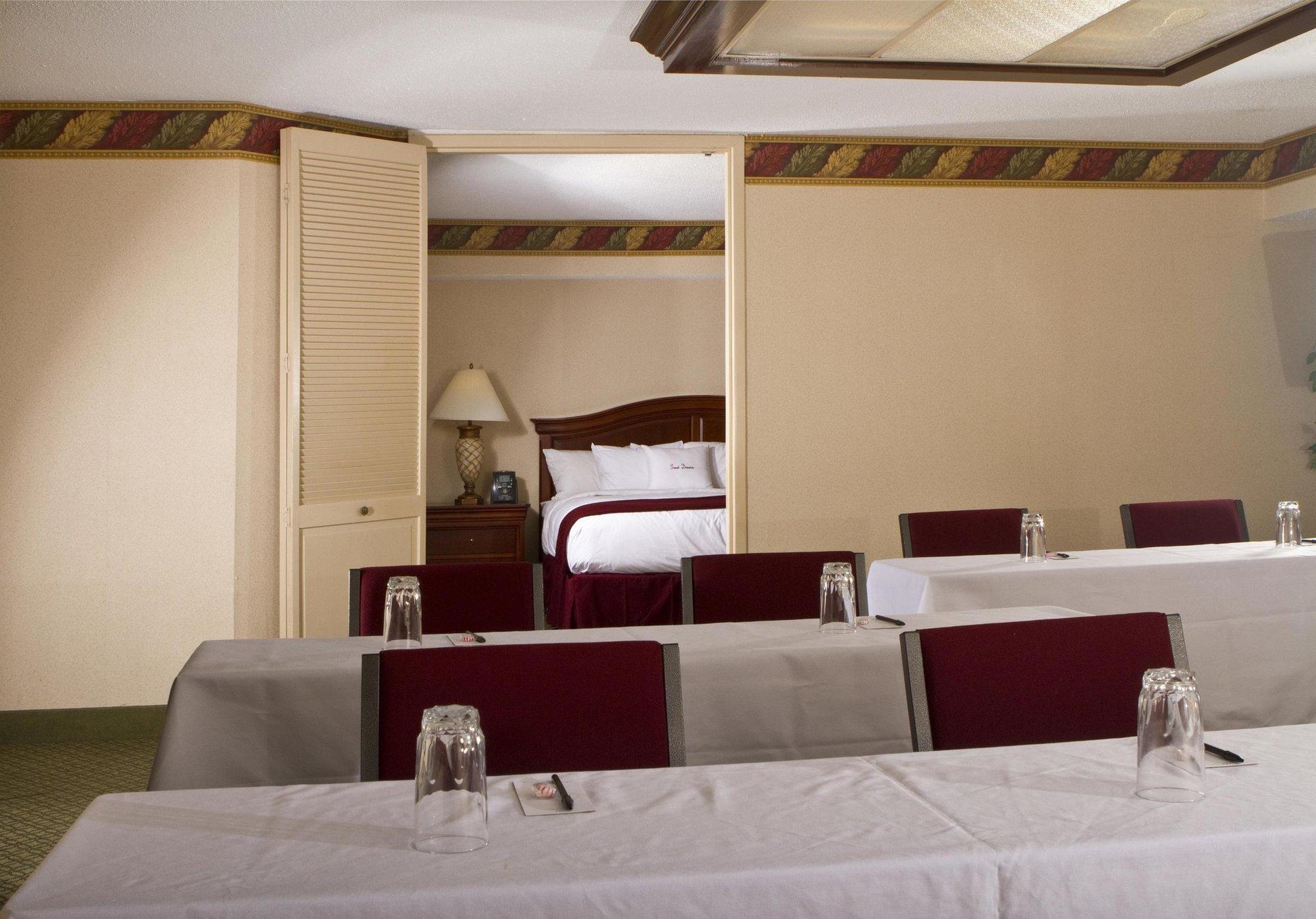 Doubletree By Hilton Airport