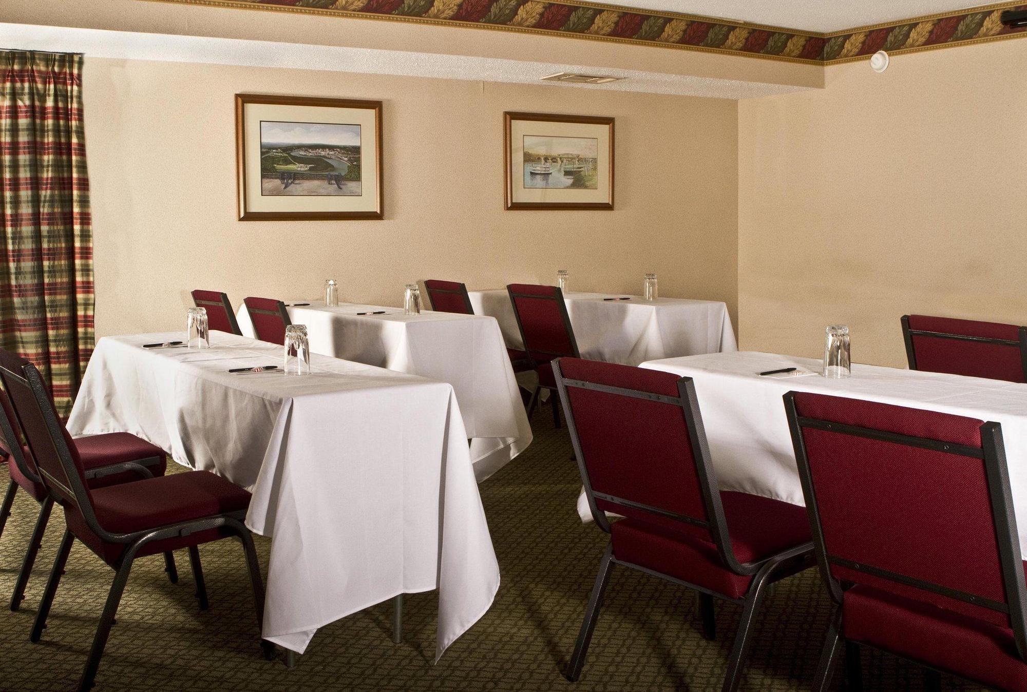 Doubletree By Hilton Airport Hotel 3*