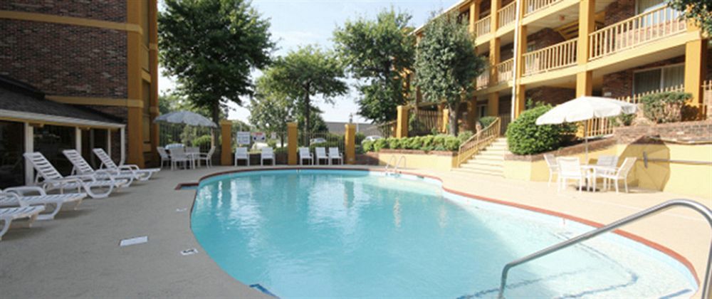 Red Lion & Airport Hotel 2*