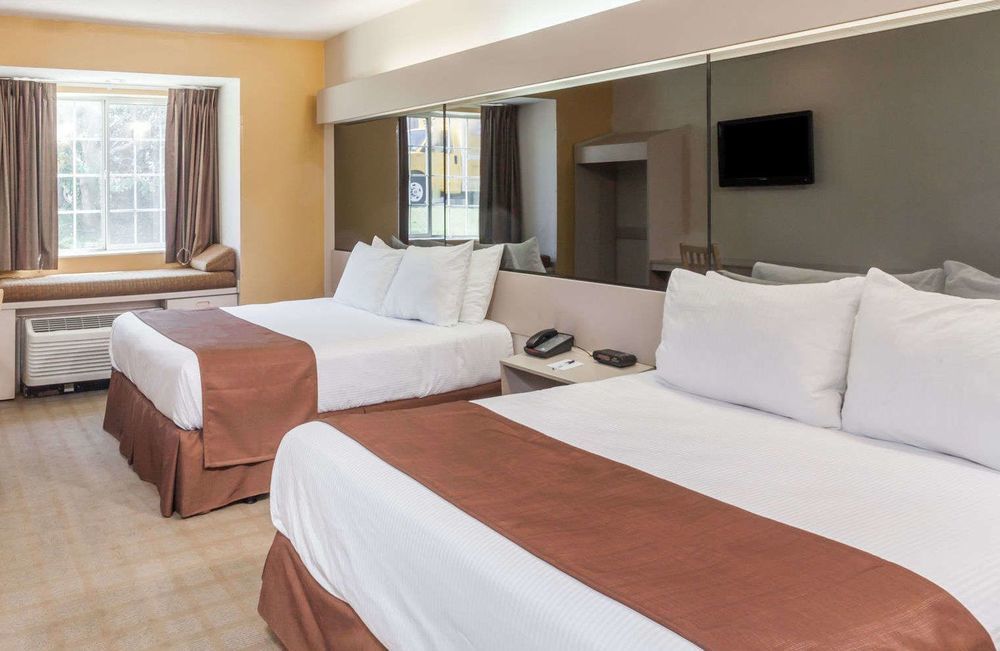 Hotel Microtel & By Wyndham