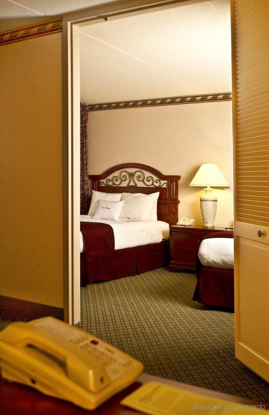 Doubletree By Hilton Airport 3*