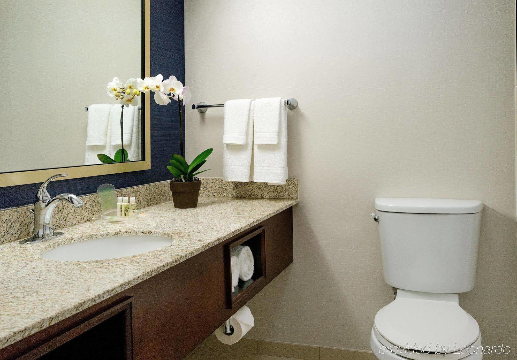 Hotel Airport Marriott 4*