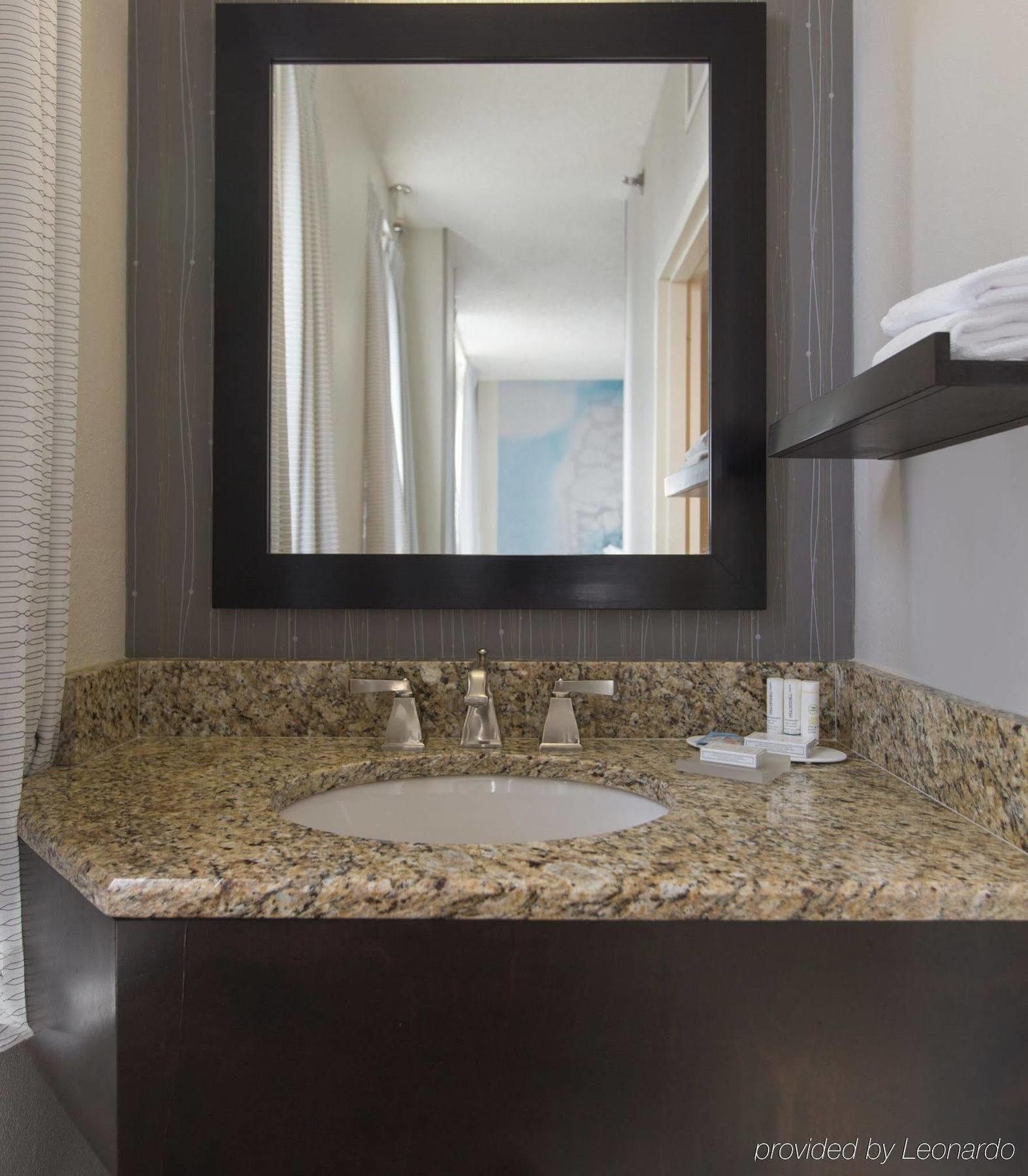 Courtyard By Marriott Downtown