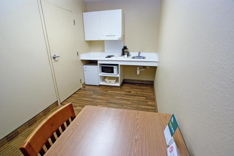 Hotel Hometowne By Red Roof - Airport/briley Pkwy Nashville