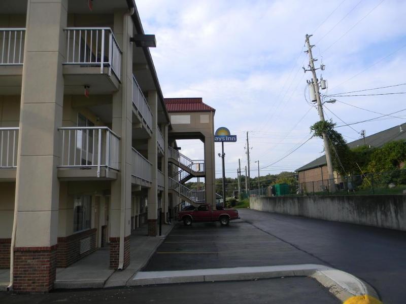 Days By Wyndham Airport East