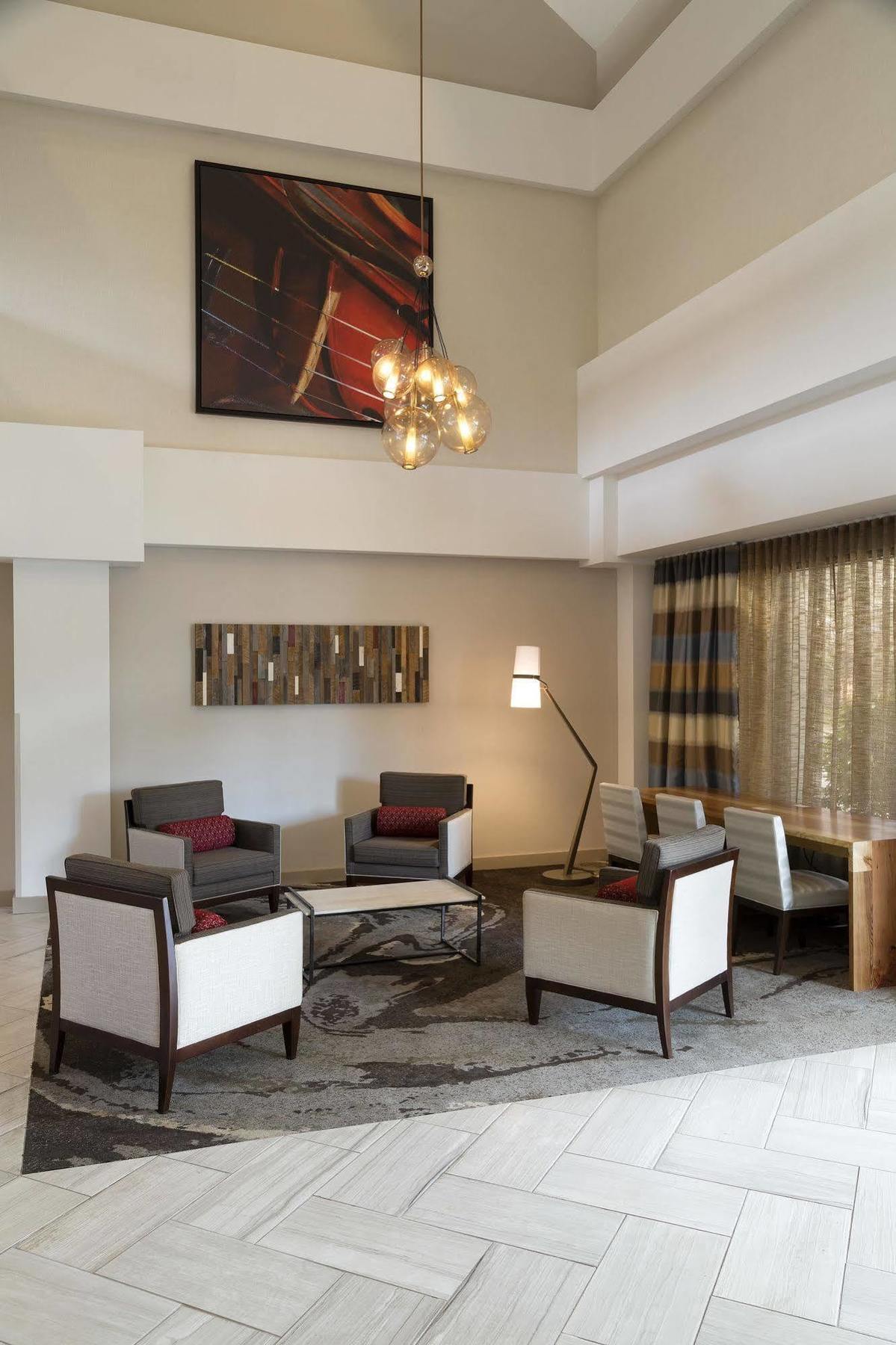 Doubletree By Hilton Airport Hotel Nashville